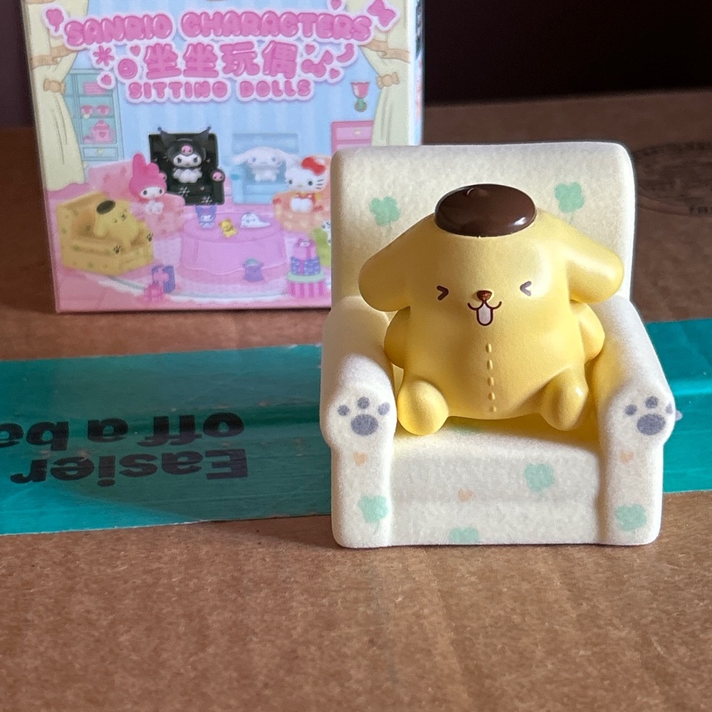 Sanrio Pompompurin Sitting Dolls Blind Box Figure